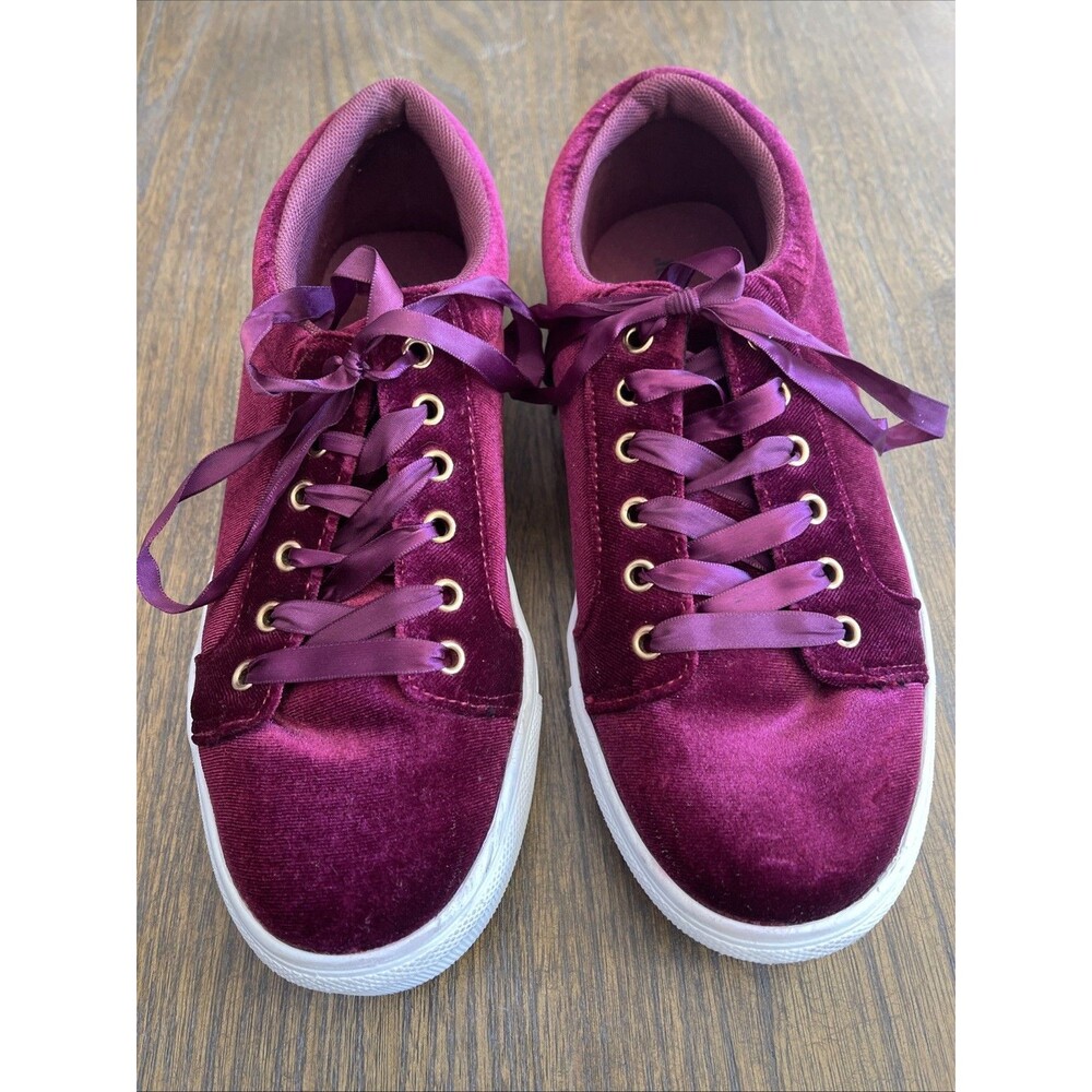 Just Fab Woman Velvet Shoe Size 8